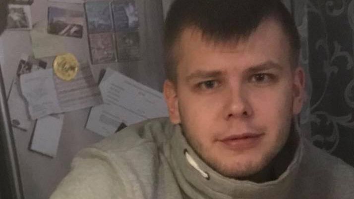 W dniu zaginięcia Mikołaj miał na sobie czarną kurtkę, szare spodnie dresowe oraz sportowe obuwie