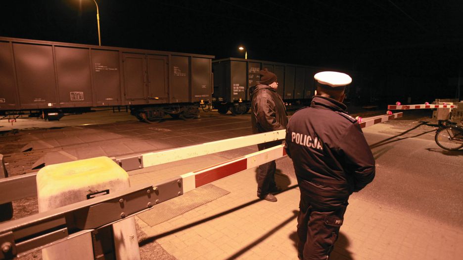 Wagony przejeżdżały przez dworzec kolejowy w Nysie, przecinały też skrzyżowania (zdj. ilustr.)