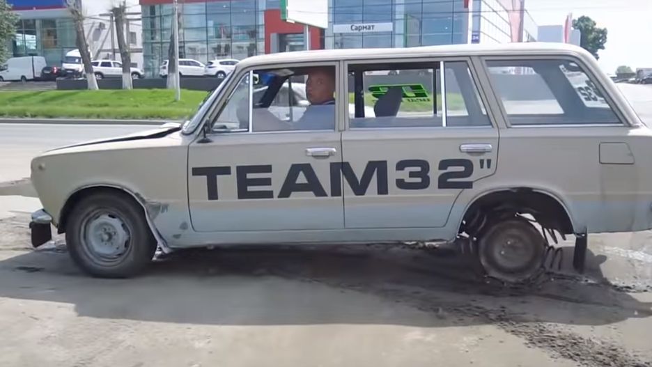 Opona ze sprężyn zamontowana w starej ładzie