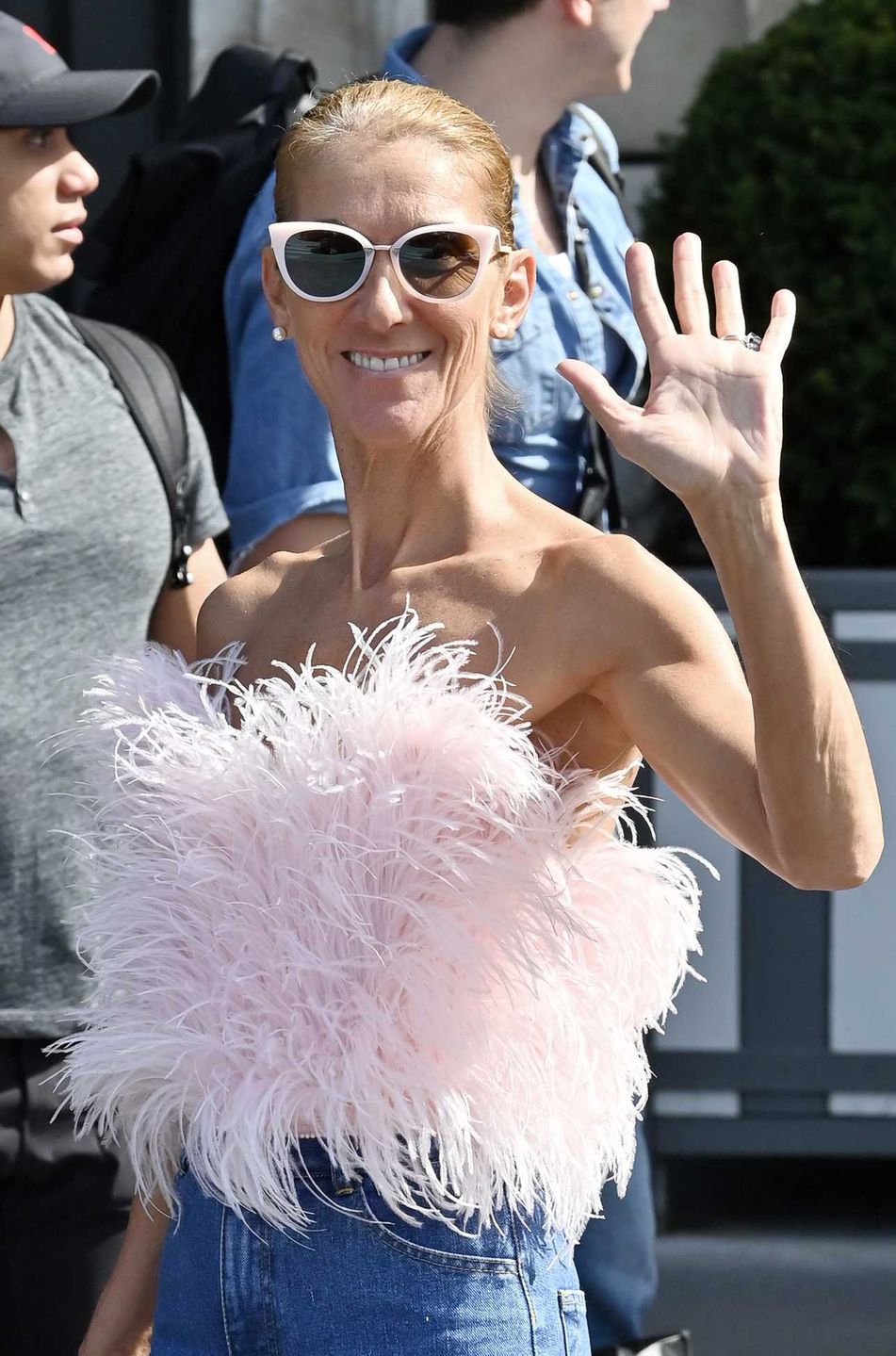 Semi-Exclusif - Céline Dion ŕ la sortie de l'hôtel Crillon ŕ Paris. Le 28 juin 2019 Semi-Exclusive - Céline Dion seen leaving the Crillon's Hotel in Paris. On june 28th 2019