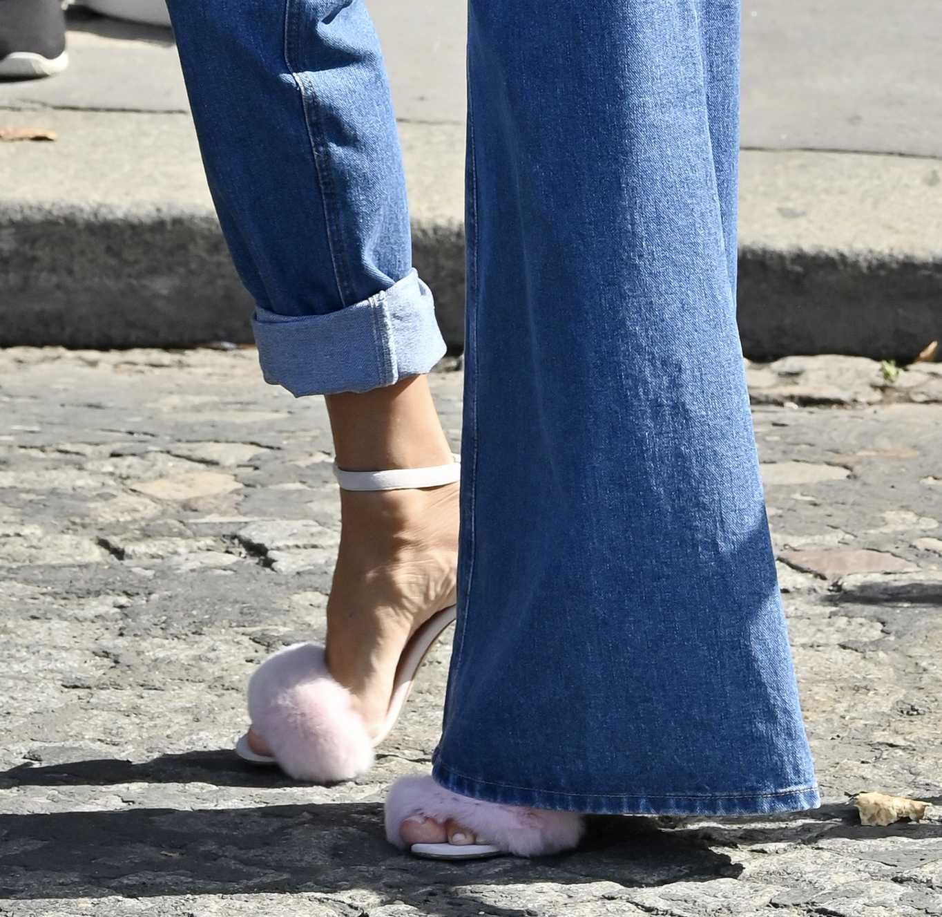 Semi-Exclusif - Céline Dion ŕ la sortie de l'hôtel Crillon ŕ Paris. Le 28 juin 2019 Semi-Exclusive - Céline Dion seen leaving the Crillon's Hotel in Paris. On june 28th 2019
