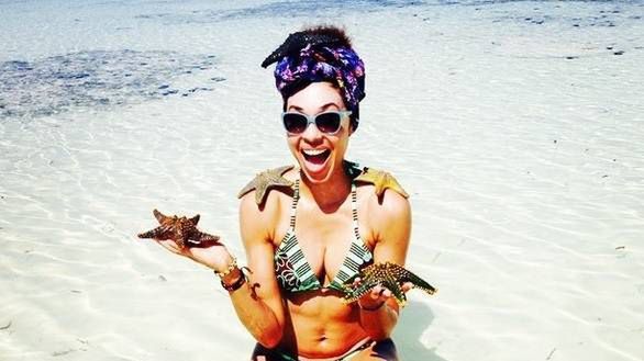 Omenaa Mensach na wakacjach