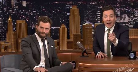 Jamie Dornan w show Jimmy'ego Fallona robi coś bardzo dziwnego...[wideo]