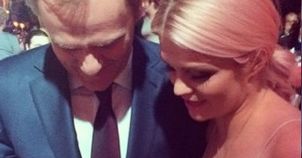 Margaret podarowała płytę Donaldowi Tuskowi i bardzo czule ją podpisała...