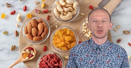 Już 10 g chroni mózg i obniża poziom cukru we krwi. Dr Kulczyński radzi, jakie pestki warto jeść