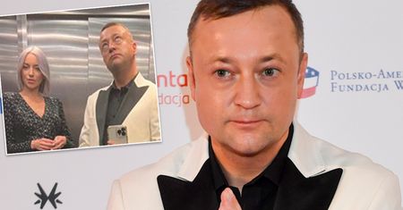 Dawno niewidziany Mozil z żoną na salonach. Ominęła ściankę, a szkoda, bo wyglądała przepięknie. To był zakrapiany wieczór