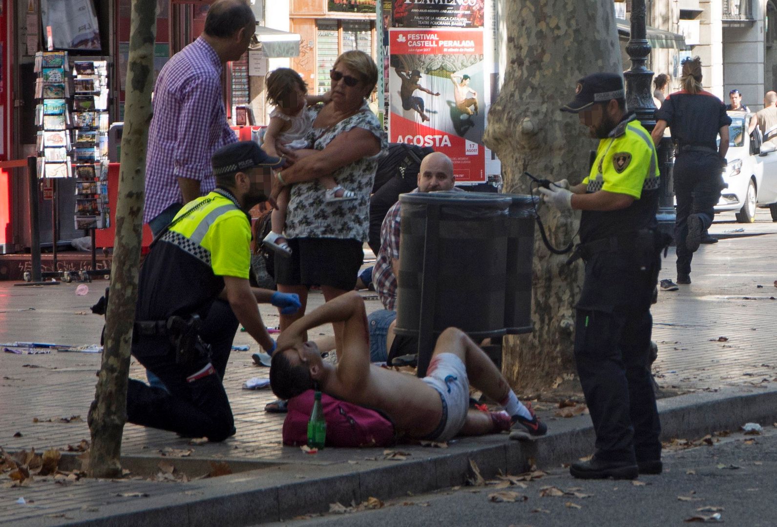 Krwawy zamach w Barcelonie. Van wjechał w tłum. ISIS: To nasz atak