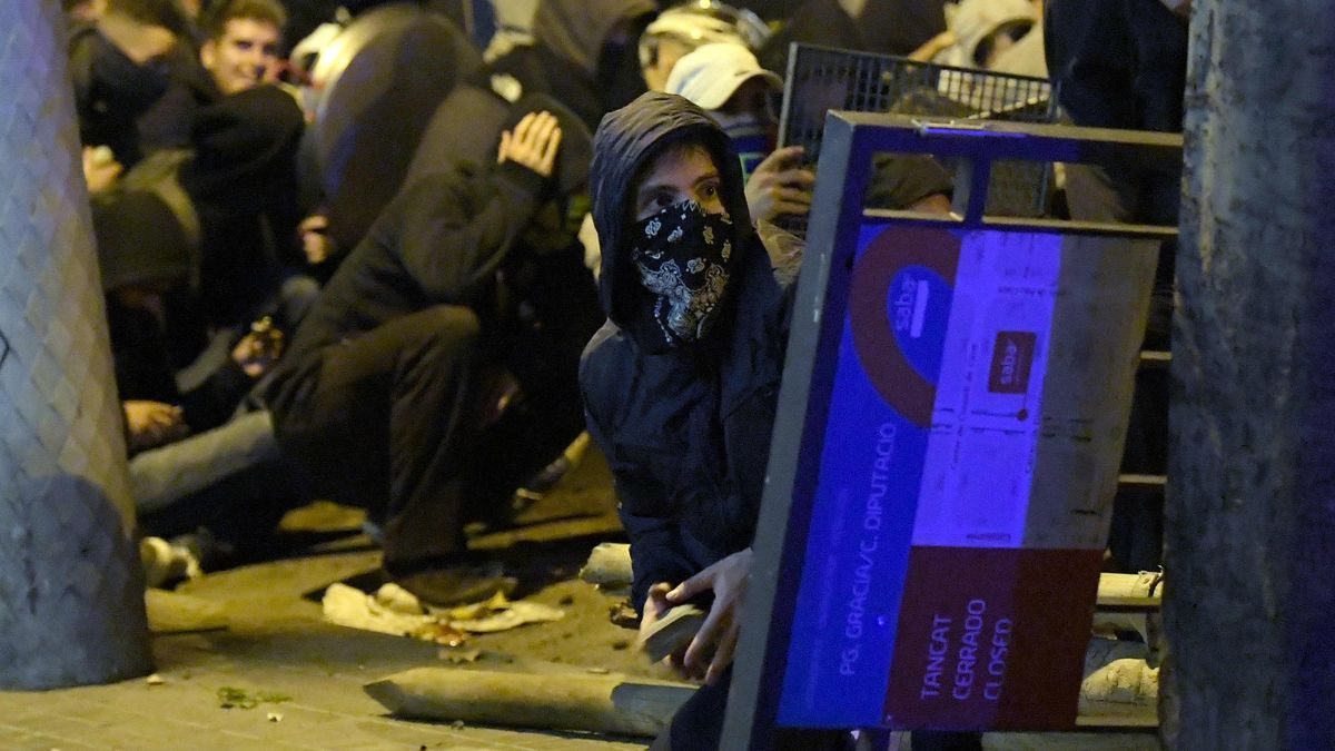 W Katalonii od prawie tygodnia na ulicach jest bardzo niespokojnie
