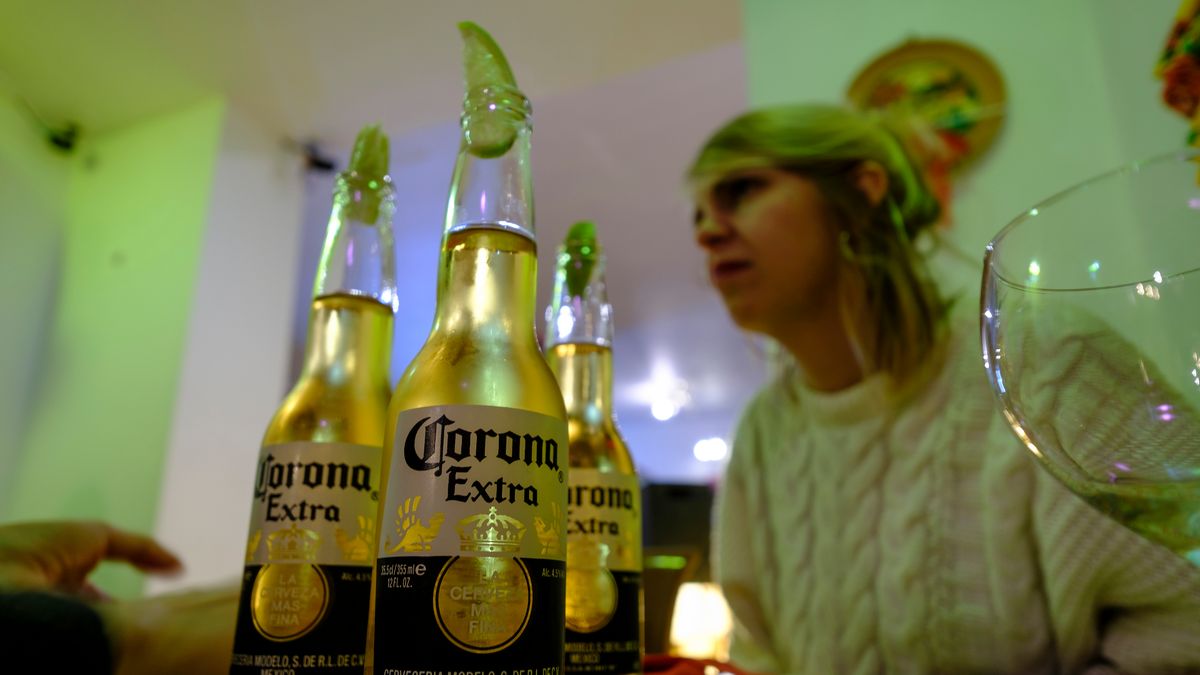 Producenci piwa "Corona" zostali zmuszeni wstrzymać produkcję