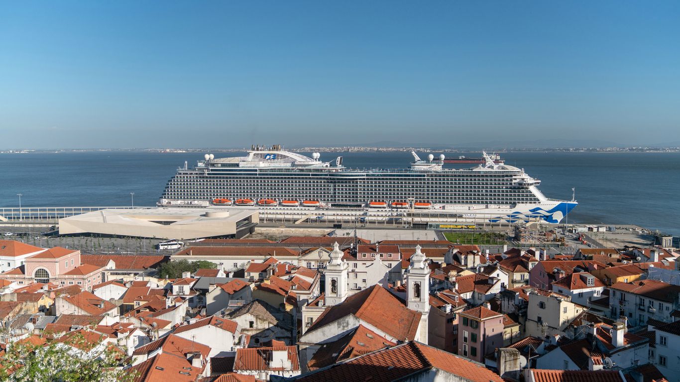 Emeryci aresztowani na statku w Portugalii. Szmuglowali kokainę 