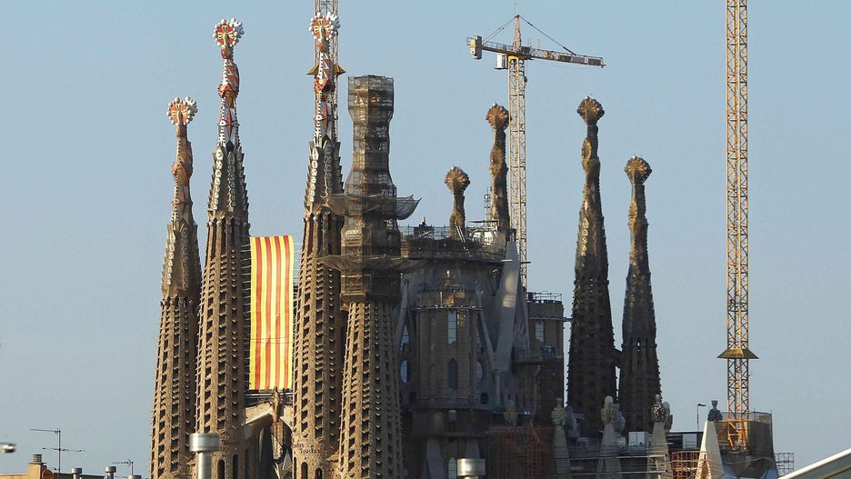 Sagrada Familia to jeden z symboli Barcelony. Budowana od 1882 roku świątynia wciąż nie została ukończona.