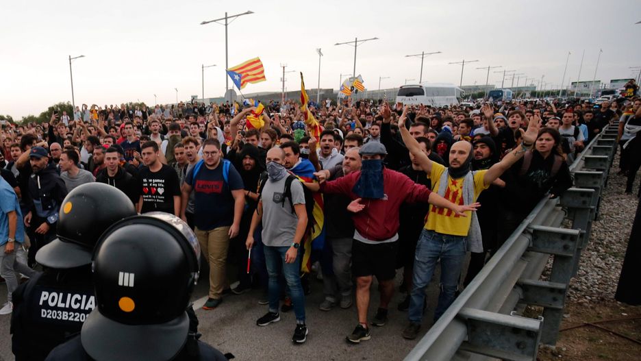 Barcelona. Wielotysięczne demonstracje zakończyły się zamieszkami