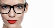 Makijaż dla okularnicy - sprawdź, jak go wykonać