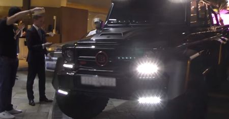 Kamerdyner przepędził samochód z parkingu. Był... za duży