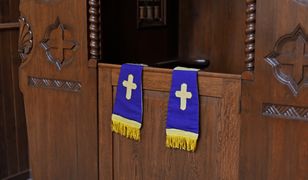 Upał dociera wszędzie, nawet do konfesjonału. Ksiądz znalazł patent