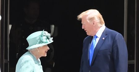 Donald Trump z wizytą u królowej Elżbiety. Ekspertka od mowy ciała ocenia