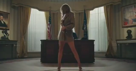 "Melania Trump" tańczy nago w Gabinecie Owalnym