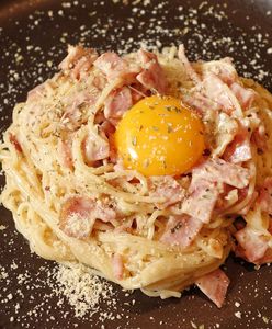 Spór o carbonarę. Włoski klasyk