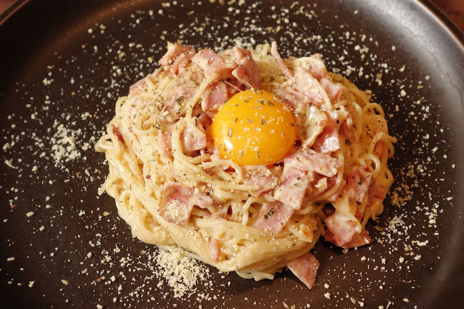 Spór o carbonarę. Włoski klasyk