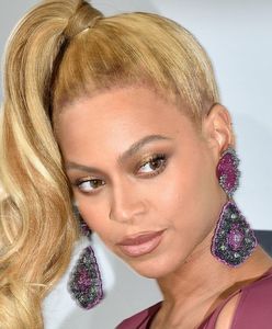 Beyonce pokazała ciążowy brzuszek w obcisłej sukience