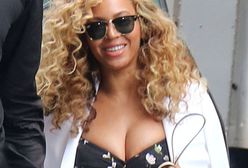 Beyonce wyeksponowała biust w sukience w kwiaty