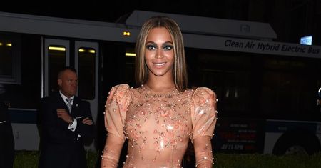 Beyonce w obcisłej kreacji. To cud, że mogła się w niej poruszać
