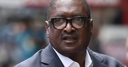 Ojciec Beyonce, Mathew Knowles, usunie pierś. Cierpi na nowotwór