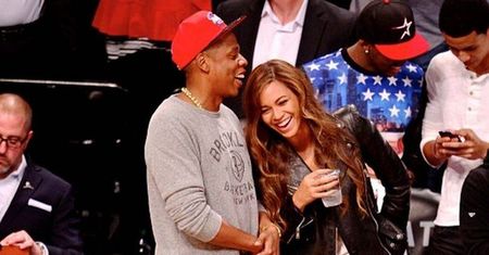 Beyonce chyba pogubiła się w pomysłach na ratowanie wizerunku. Naprawdę myśli, że pomogą jej w tym zdjęcia stóp?