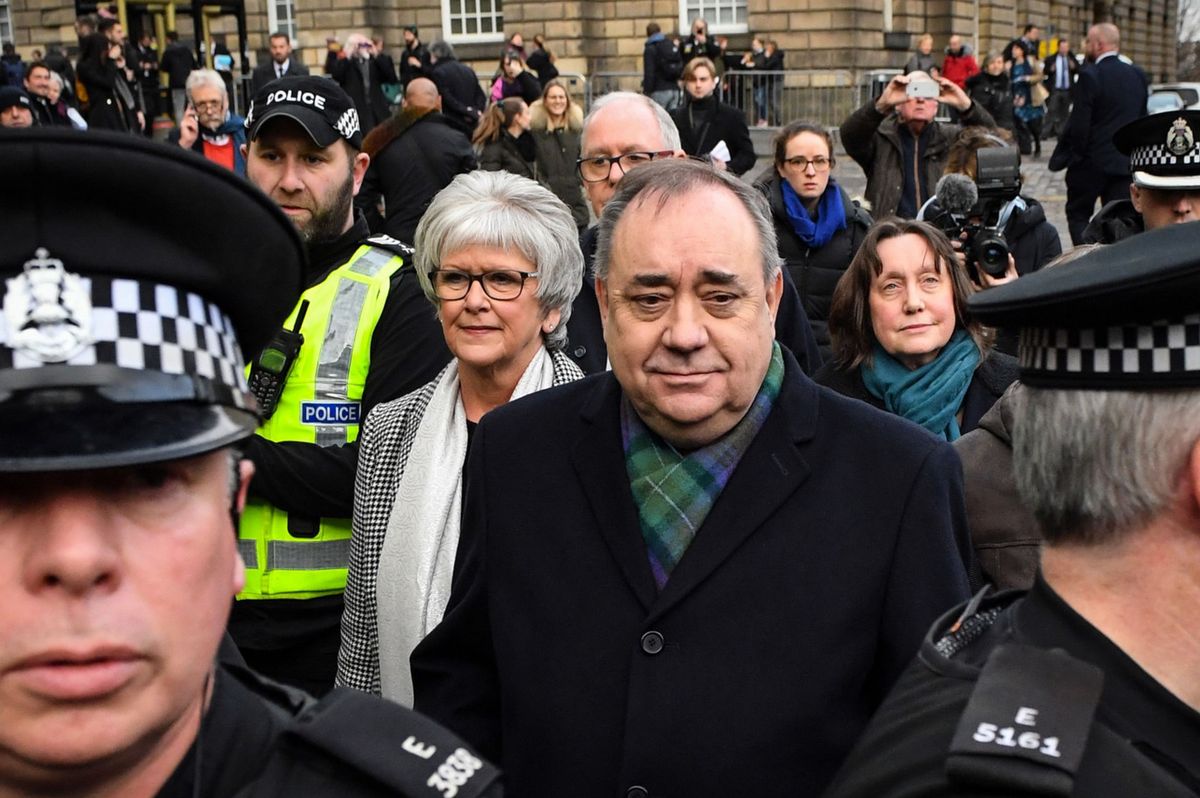 Alex Salmond oskarżony przez 10 kobiet. Były premier Szkocji usłyszał 14 zarzutów