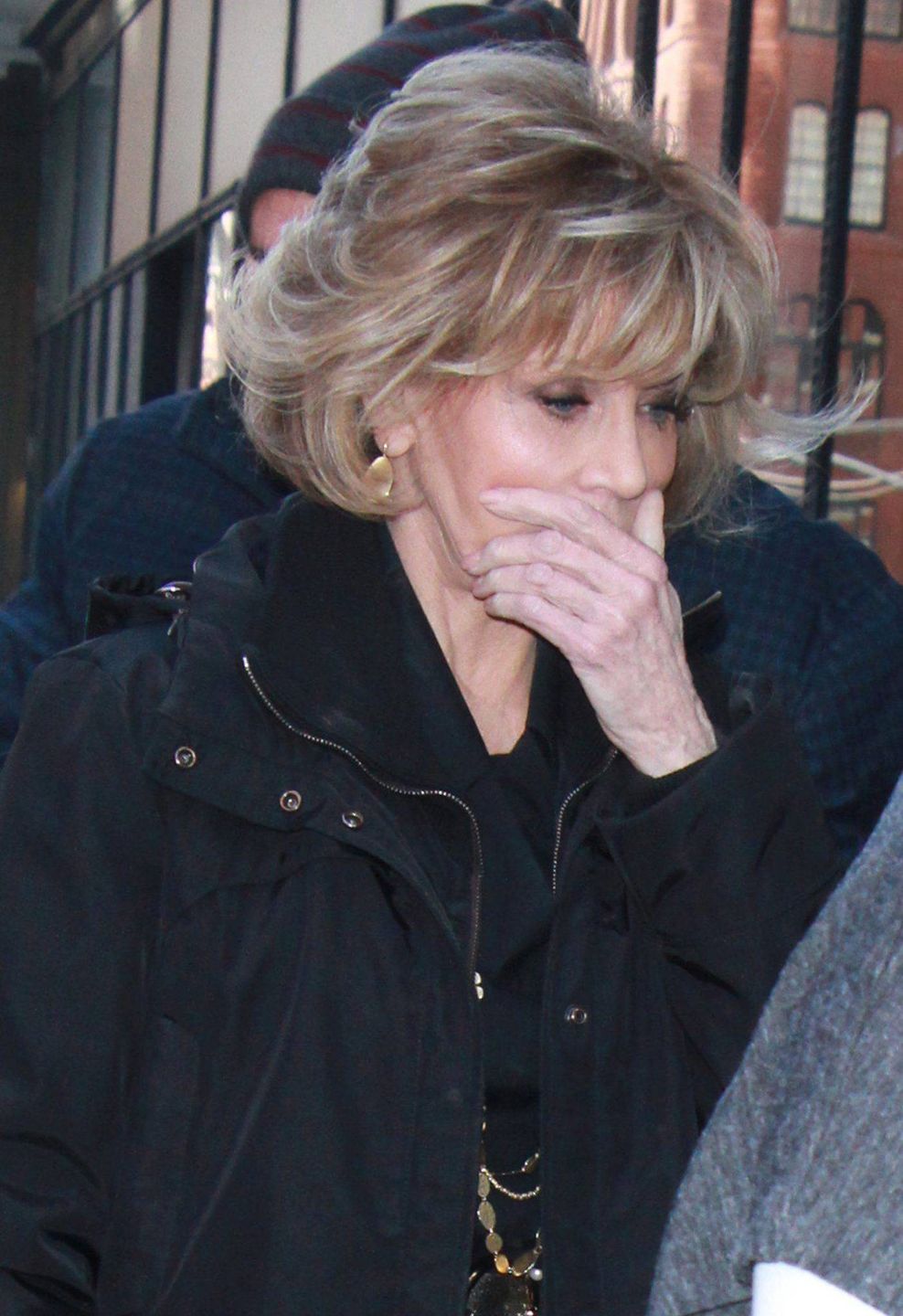 Jane Fonda  z opatrunkiem