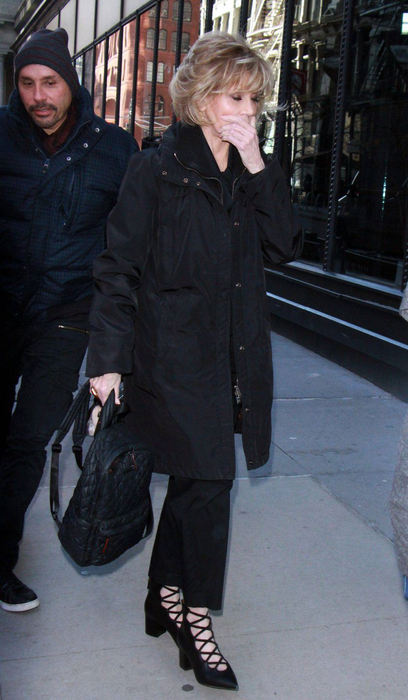 Jane Fonda  z opatrunkiem