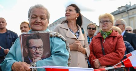PiS powiększa przewagę. Najnowszy sondaż miażdżący dla PO
