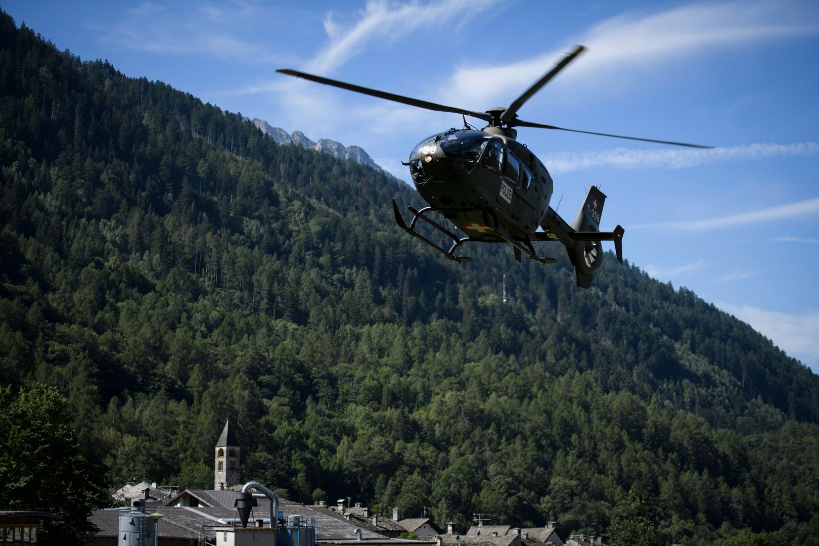 Kamienna lawina zeszła na alpejską wioskę. 8 osób zaginionych