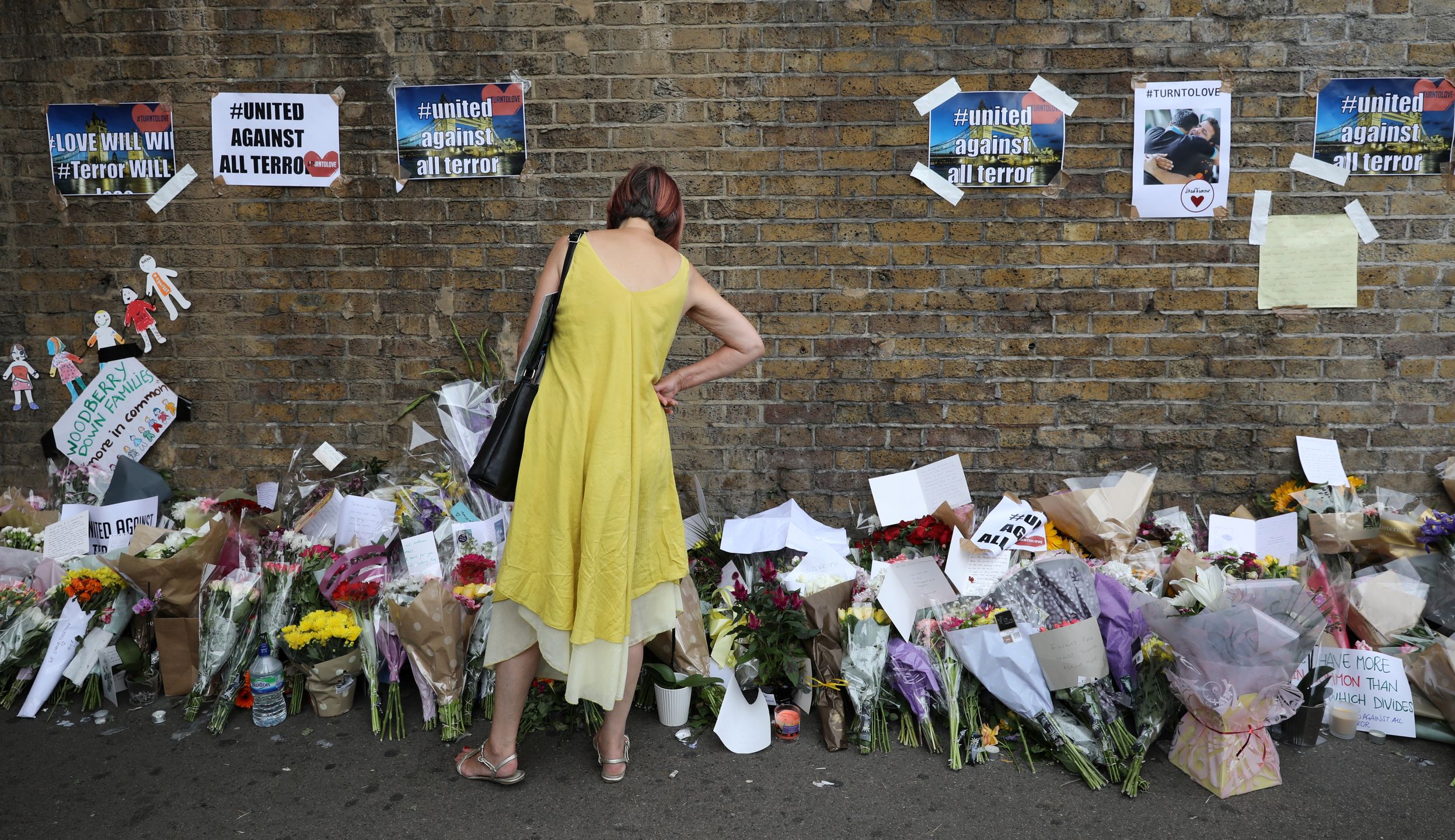 Mur stojący nieopodal Finsbury Park, gdzie zaatakowano wychodzących z meczetu muzułmanów
