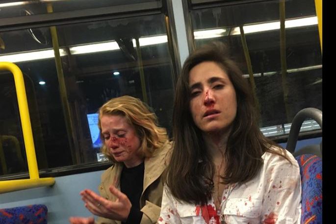 Brutalny napad w Londynie. Dwie kobiety pobite w autobusie. "Nie chciały się pocałować"