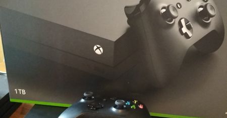Pierwszy rzut oka na konsolę Xbox One X. Gracze czekali na nią od dawna
