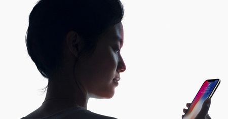 Chińczycy zwietrzyli interes. Chcą zarobić na kontrowersyjnej funkcji iPhone’a X