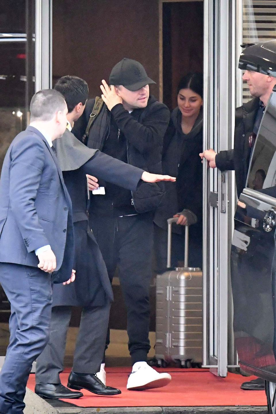 Leonardo DiCaprio i Camila Morrone przyłapani na wyjściu z hotelu