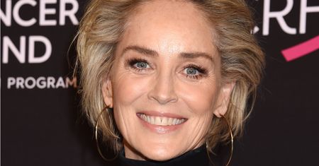 Sharon Stone w odważnej sesji zdjęciowej. Odtworzyła kultową scenę z "Nagiego instynktu"