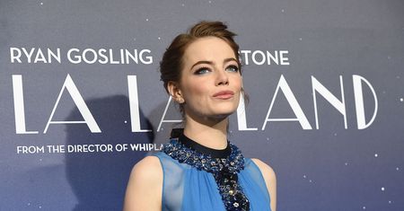 LOOK OF THE DAY: Emma Stone w sukience Prada