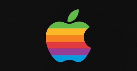 Rosja. Mężczyzna pozywa Apple. Twierdzi, że iPhone uczynił go gejem