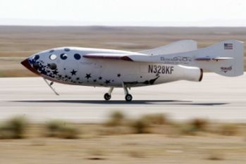 SpaceShipOne bezpiecznie wylądował na pustyni Mojave