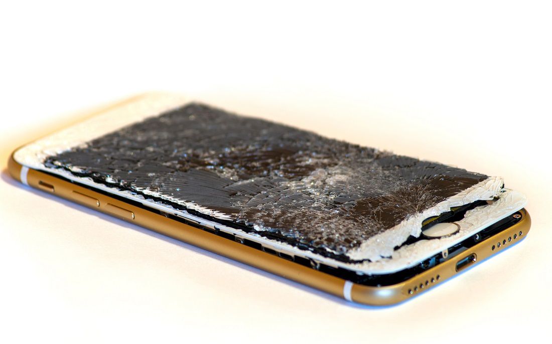 iPhone zabił 14-latkę. Ładujący się telefon eksplodował pod poduszką dziewczyny