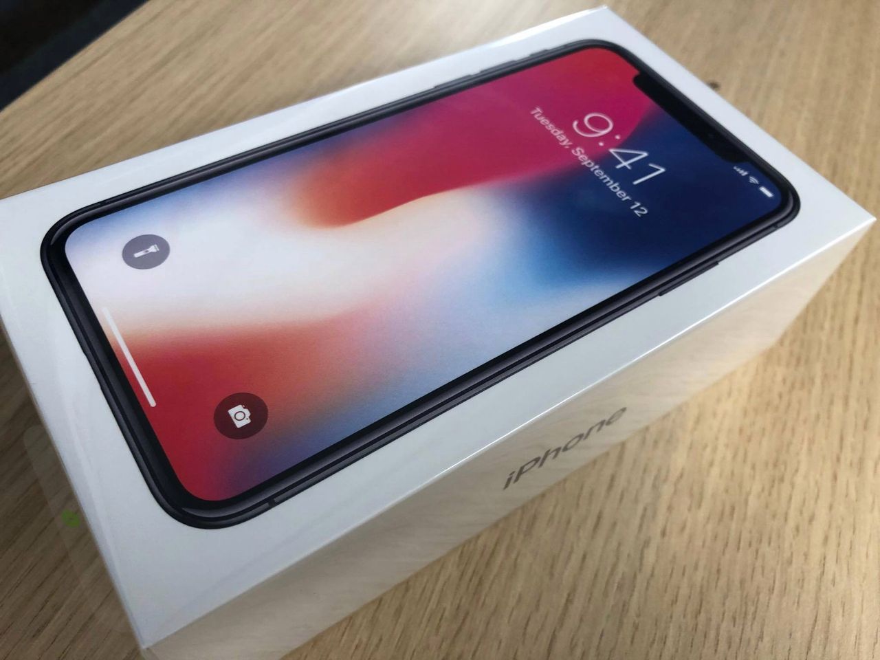 iPhone X od ręki? Proszę bardzo. Ale zapłacisz nawet dwa tysiące złotych więcej