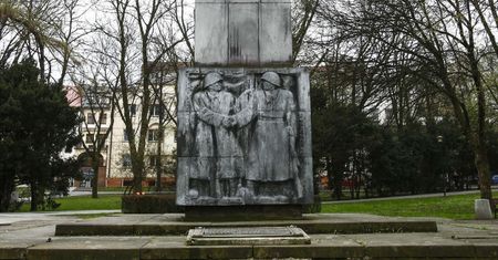 Koniec wojny o pomniki. Ustawa wycofana z Sejmu