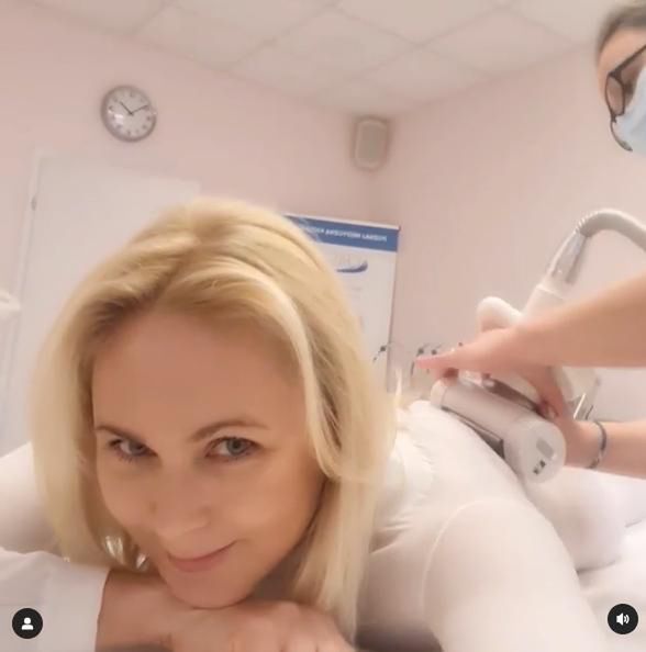 Anna Samusionek w trakcie zabiegu