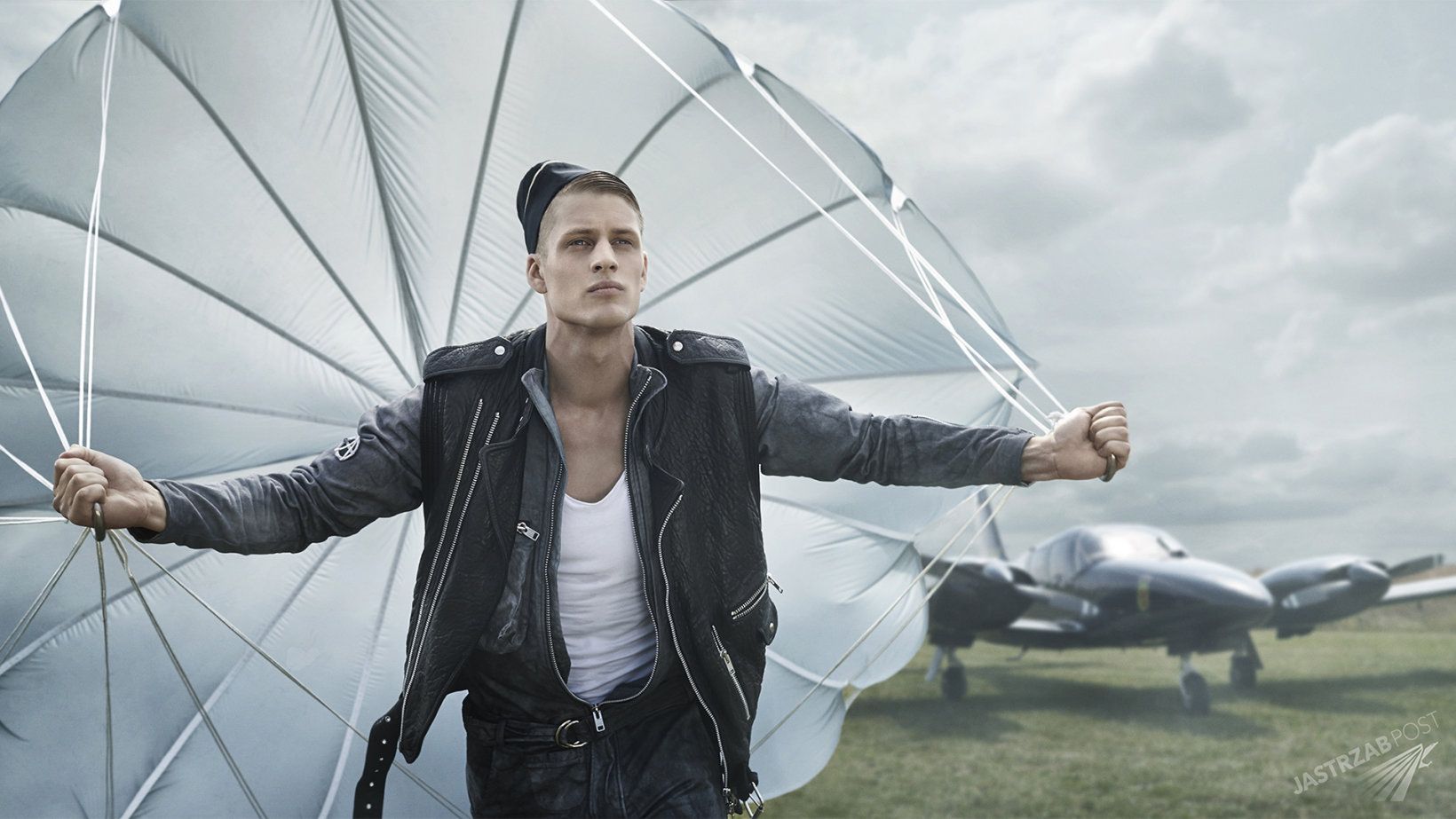 Jakob Kosel z Top Model 5 - sesja ze spadochronem