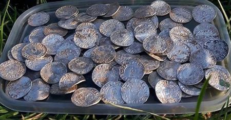 Wielka Brytania. Amatorzy znaleźli 1000-letni skarb na polu