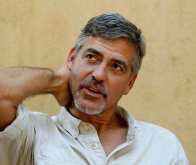 George Clooney działa, żeby zbrodnie nie uchodziły bezkarnie. W tej roli też odnosi sukcesy