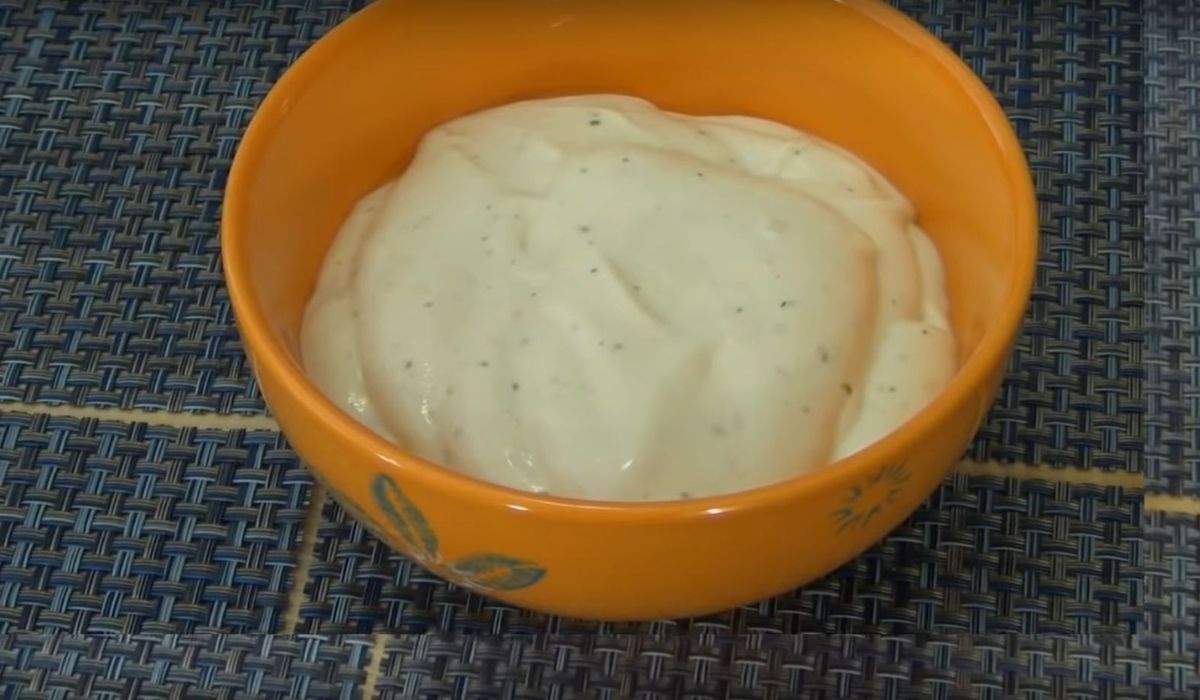 Nowy król wśród majonezów. Winiary i Kielecki mogą się przy nim schować!